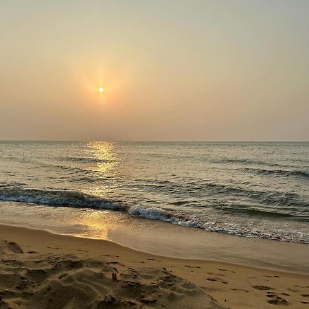 Ocean Breeze Hotel Residencies Britlanka Apartments Negombo Exterior photo