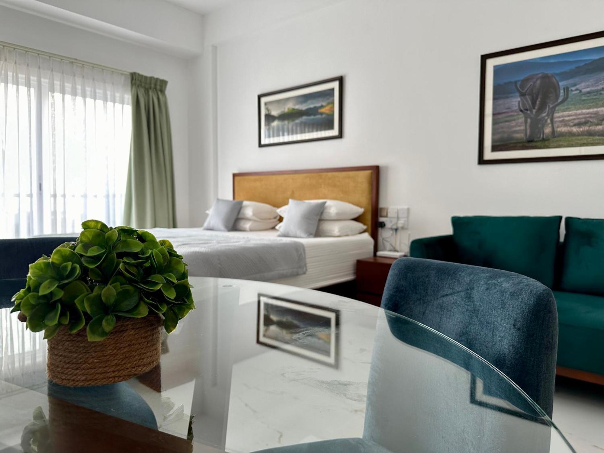Ocean Breeze Hotel Residencies Britlanka Apartments Negombo Exterior photo