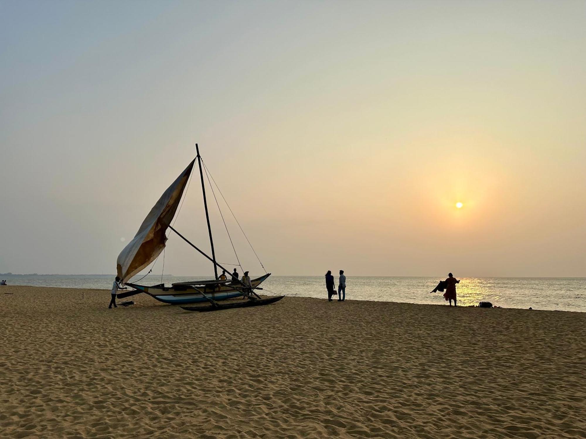Ocean Breeze Hotel Residencies Britlanka Apartments Negombo Exterior photo