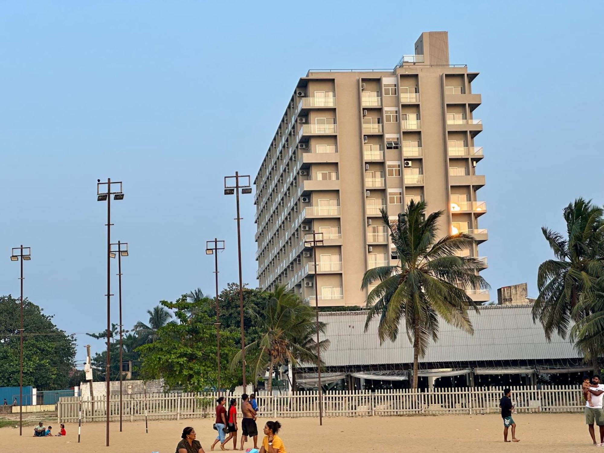 Ocean Breeze Hotel Residencies Britlanka Apartments Negombo Exterior photo