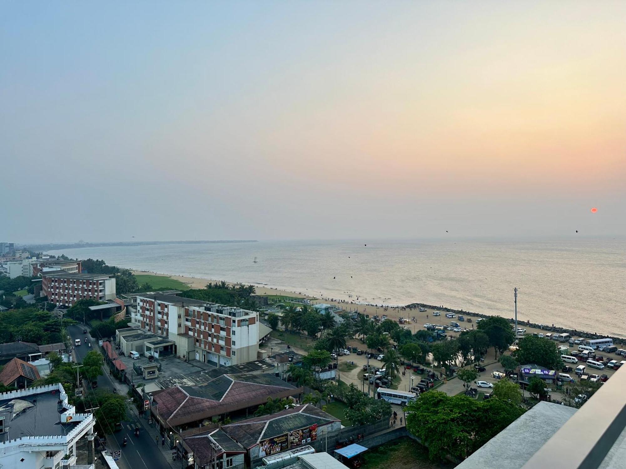 Ocean Breeze Hotel Residencies Britlanka Apartments Negombo Exterior photo