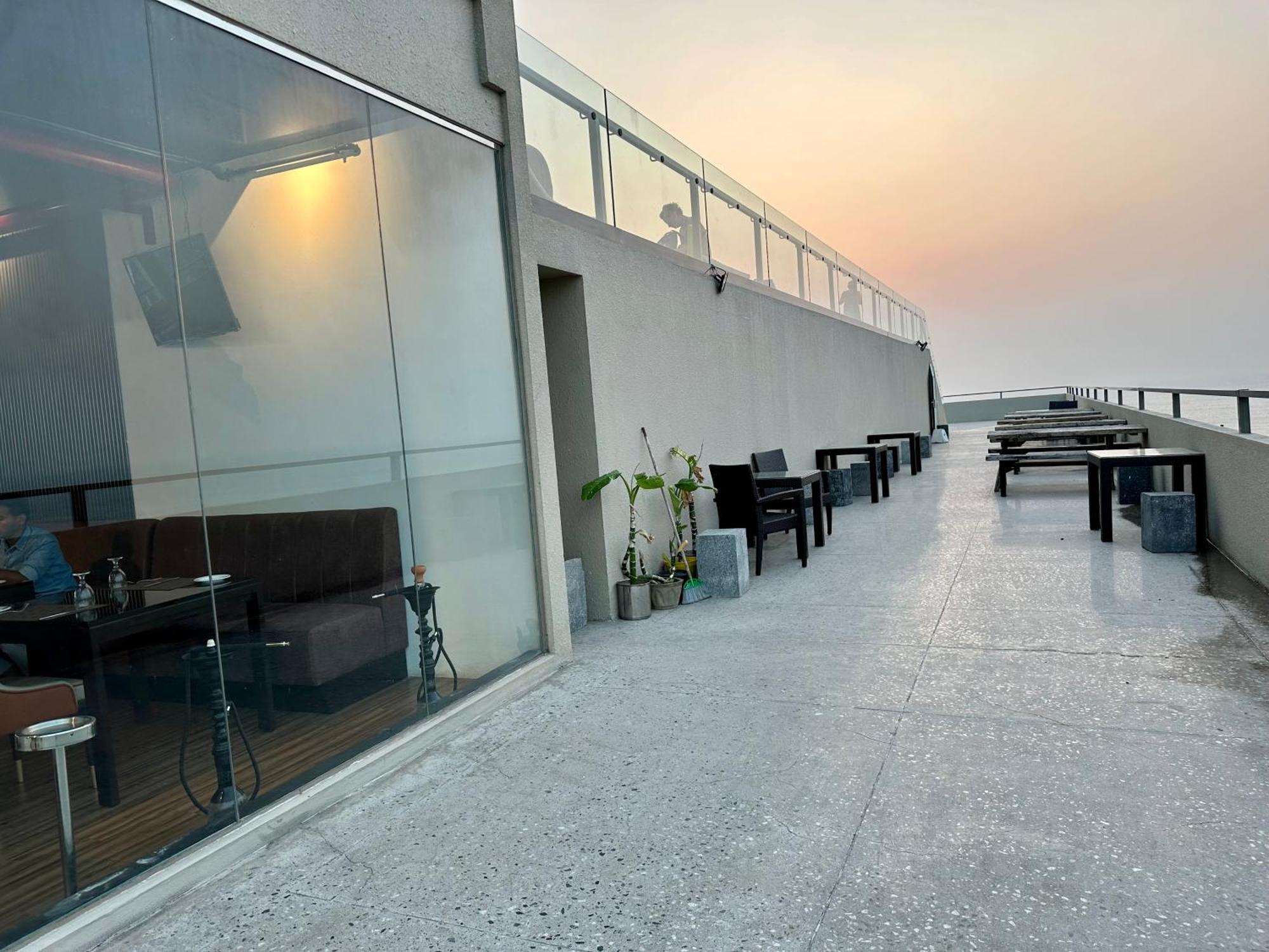 Ocean Breeze Hotel Residencies Britlanka Apartments Negombo Exterior photo