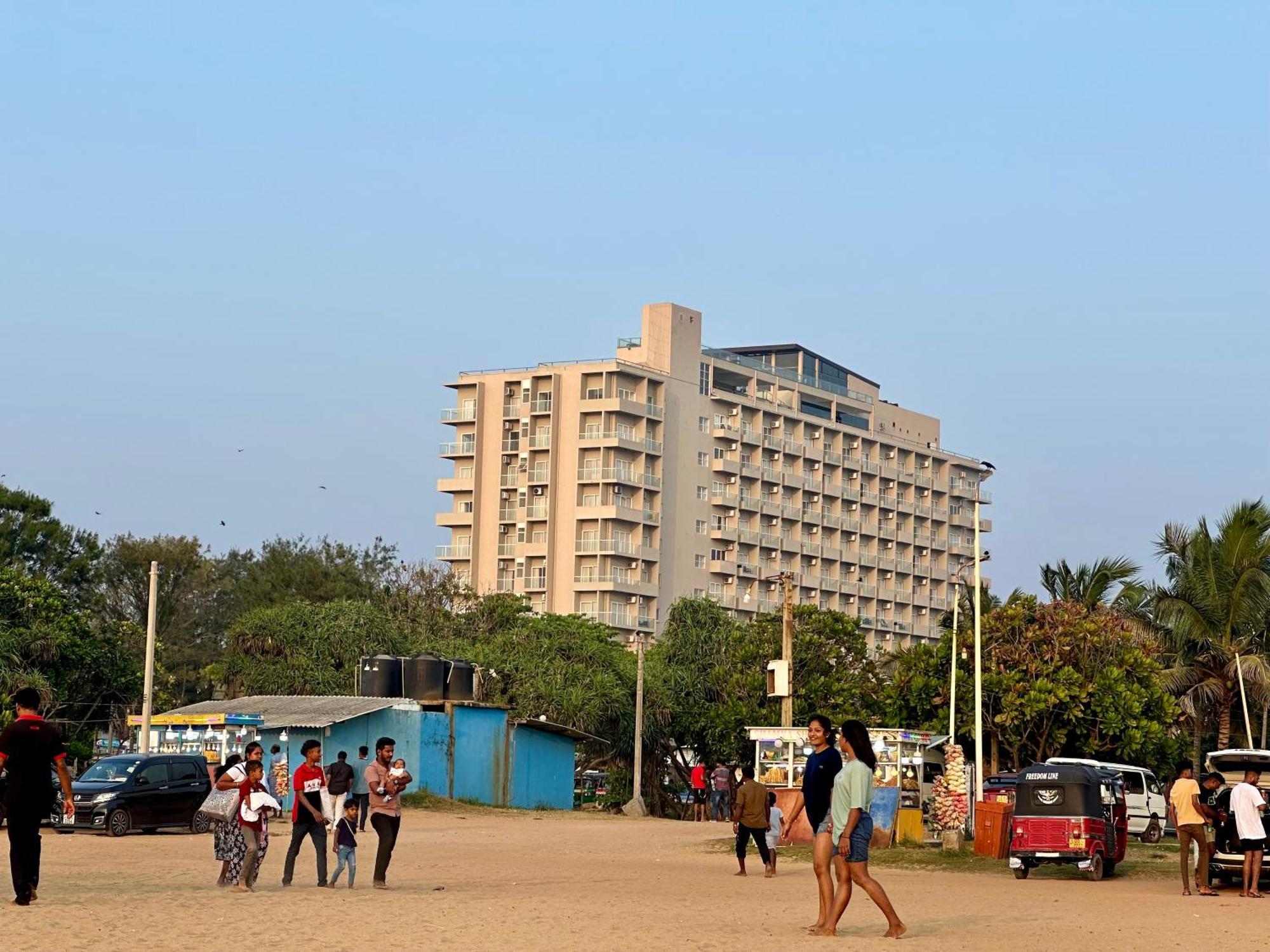 Ocean Breeze Hotel Residencies Britlanka Apartments Negombo Exterior photo