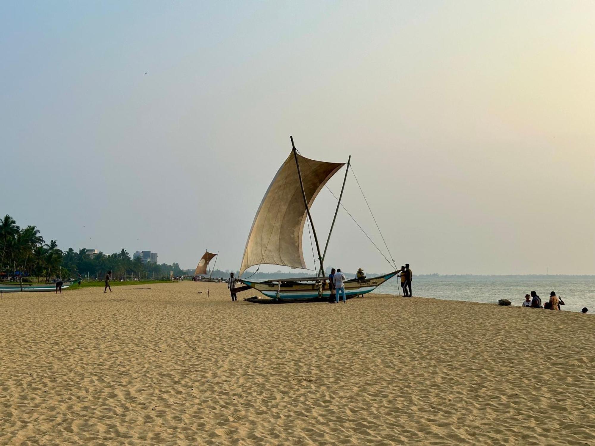 Ocean Breeze Hotel Residencies Britlanka Apartments Negombo Exterior photo